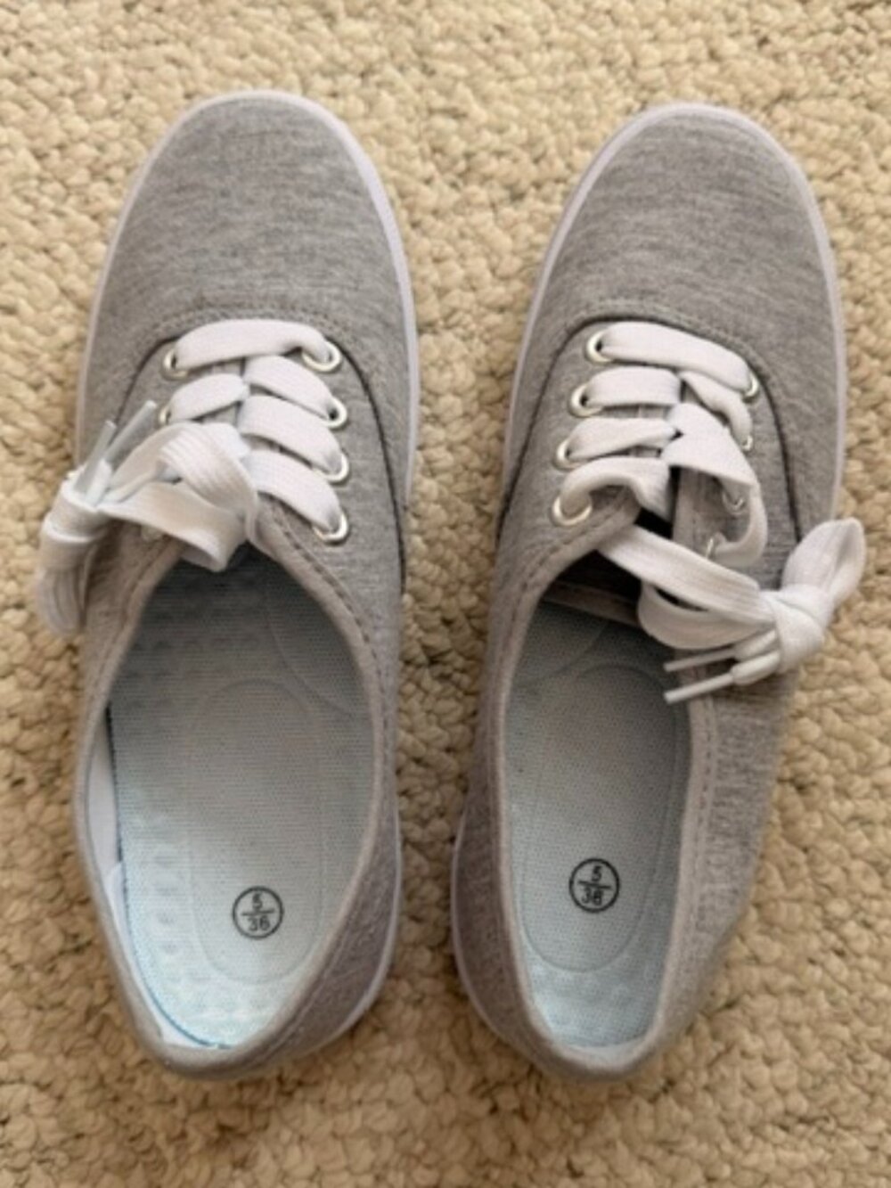 gray canvas sneakers size 5 white laces casual shoes